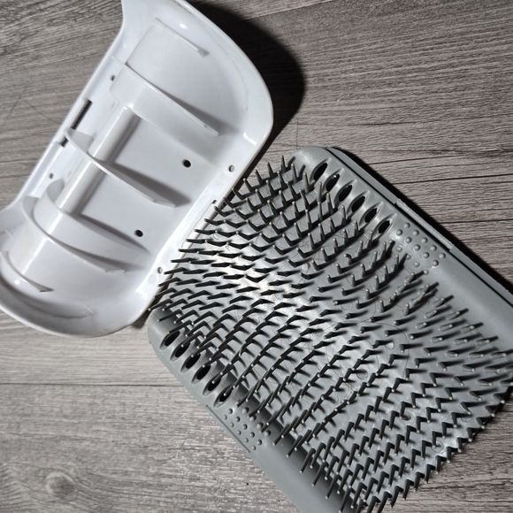 Cat Self Groomer Brush - Picture 3 of 5